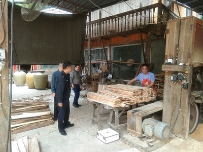 筑牢安全防線，守護青山綠水——縣林業局聯合縣公安局森林警察大隊開展節前木材加工廠安全生產大檢查